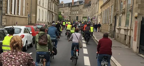 Au Mans, ils manifestent en pédalant