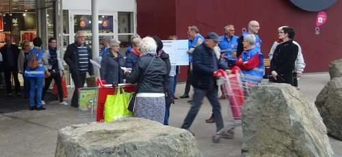 La Chapelle-Saint-Aubin : l’UFC-Que Choisir tracte devant Auchan