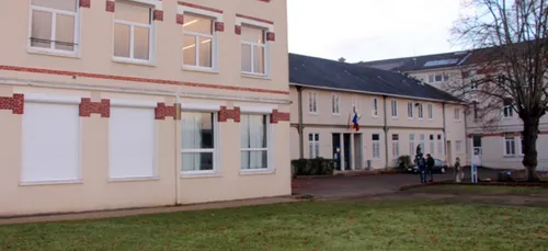 Au Mans, 60 personnes évacuées du lycée Saint-Charles-Sainte-Croix