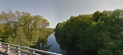 Vendôme : une voiture jetée dans le Loir