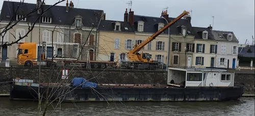 Au Mans, on démonte enfin la péniche