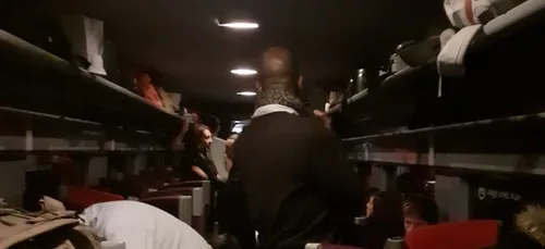 TGV en panne près du Mans : les passagers coincés depuis plus de 4...