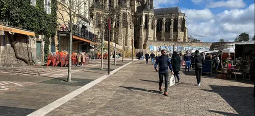 Au Mans, le marché des Jacobins sans ses terrasses