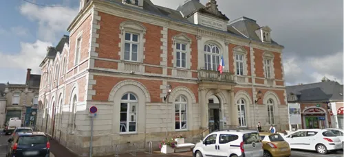 COVID-19 : au Lude, on désinfecte les trottoirs