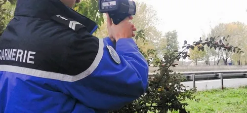 En Sarthe, à près de 140 km/h sur la D4