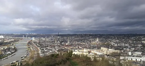 Rouen : confinement et odeurs pour les riverains de Lubrizol