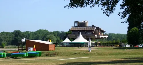 Blois : la piscine Tournesol ferme, le Lac de Loire ouvre