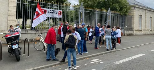 Le Mans : les soignants de retour dans la rue