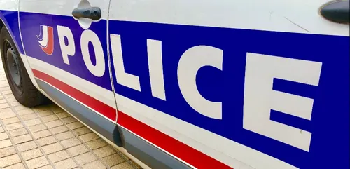 Le Mans : Il jette son vélo sur les voitures qui passent