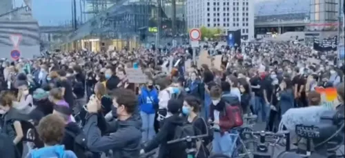 Le Mans : rassemblement pour les migrants du camp grec ravagé par...