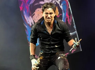 Magie, laser, ventriloquie : performances hautes en couleurs à...