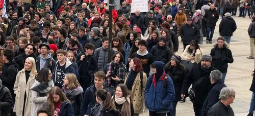 Le préfet interdit les manifestations ce samedi place de la...