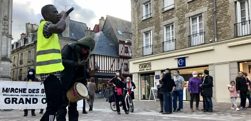 Ils marchent pour la régularisation des sans-papiers