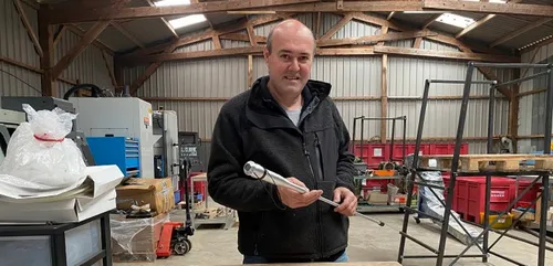 Un Sarthois invente une canne à champignons