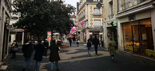 Reconfinement : la mairie de Blois veut rouvrir ses commerces de...