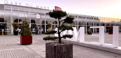 Il dégaine une arme factice en gare du Mans