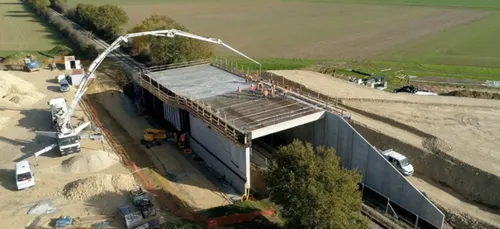 Villechauve : la N10 enjambera les rails d’ici mars 2021