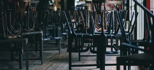 Bars et restaurants fermés : "On comptera les morts à la fin de la...