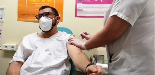 Les premières vaccinations des professionnels à Vendôme