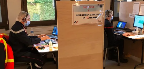 Vaccination Covid-19 : le centre d’appels de la Mayenne ne prend...