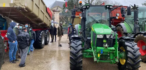 [LIVE] Le Mans : les agriculteurs manifestent en ville