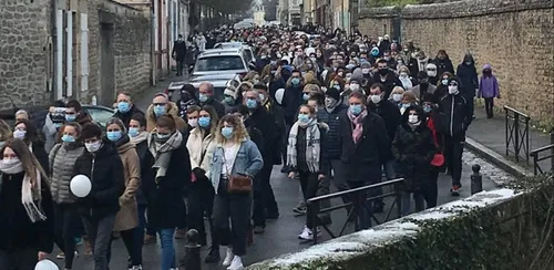 Alençon : un demi-millier de personnes pour l'ultime hommage à Laura