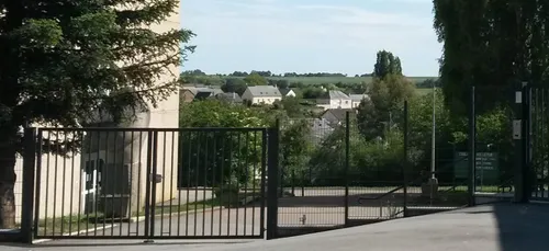 Covid-19 : le collège de Loué rouvre, trois cas positifs