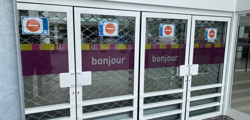 Fermeture des grands centres commerciaux : "Il était temps" pour ce...