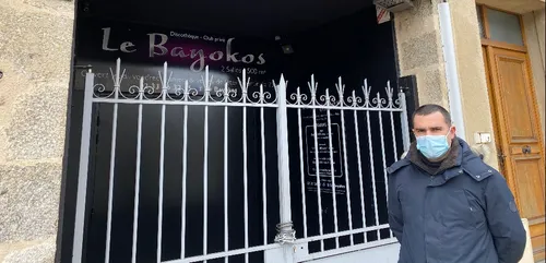 Ce gérant de discothèque s'impatiente : "On scrute le nombre de...