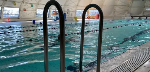 Au Mans, la piscine ouvre sur ordonnance