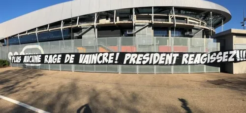 Le Mans FC : la banderole des supporteurs reste dehors