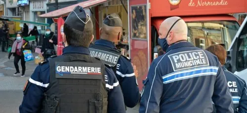 Contrôle du port du masque sur le marché de L'Aigle ce matin