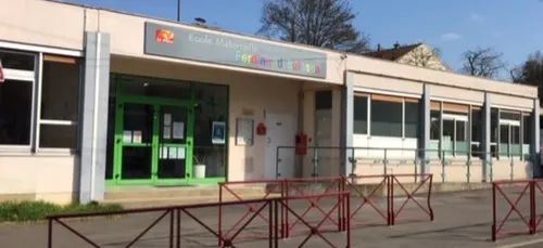 Covid-19 : au moins quatre nouvelles fermetures de classes de...