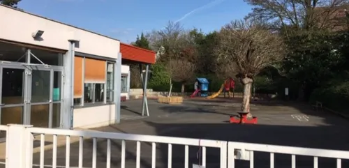 Covid-19 : 44 classes fermées en Sarthe