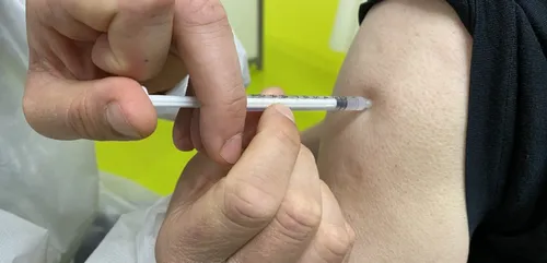 COVID-19 : la Sarthe vaccine-t-elle moins que ses voisins ?