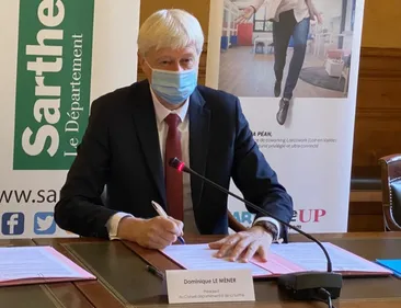 Vaccination : le président du Conseil départemental de la Sarthe...