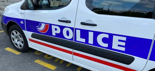 Frustré par la défaite des Bleus, il insulte la police