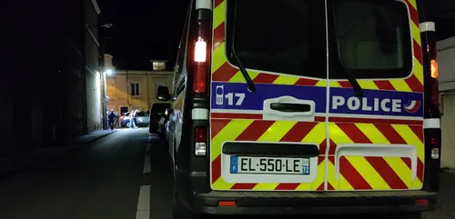 Le Mans : ils tirent, sans le savoir, sur une voiture de police