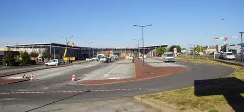 A Blois, le promoteur abat soixante arbres pour dégager la vue sur...