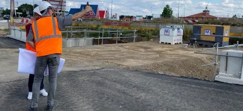 Commerce : face à la concurrence du web, Auchan finance le rond-point