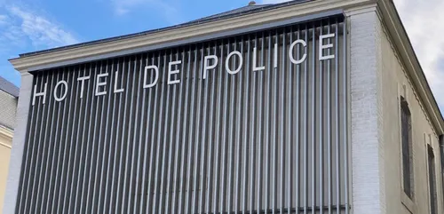 Le Mans : ivre, l'automobiliste recule sur la voiture de police...