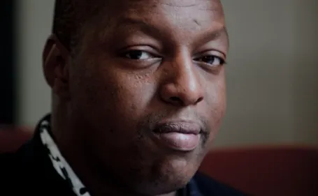 La légende Oxmo Puccino, quitte la scène avec un ultime album « La...