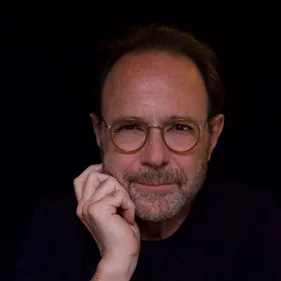 Le romancier Marc Levy à Saint-Louis