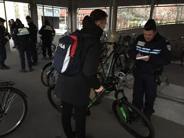 Vélos contrôlés au lycée Blaise Pascal de Colmar