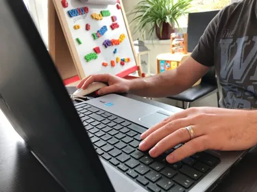 15 jours sans école, 15 jours en télétravail pour Clémence et son...