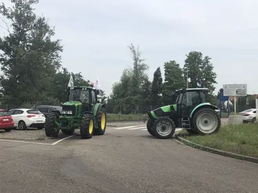 Les agriculteurs bloquent des dépôts de carburant à Strasbourg et à...