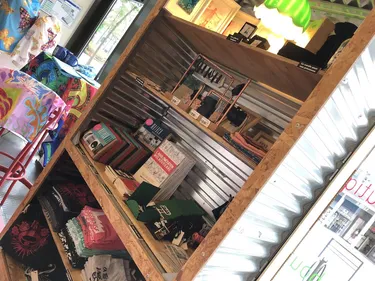 Des créations Motoco en vente à l'Office de tourisme de Mulhouse