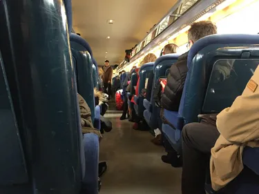 Un matin dans le train le plus fréquenté d'Alsace entre Bâle et...