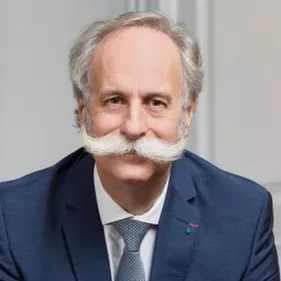 Le président des Chambres des métiers d'Alsace Bernard Stalter est...