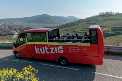 Embarquez dans le bus Kut'Zig sur la Route des vins d'Alsace